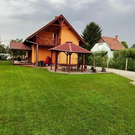 Vascsacsi Nyaralo Holiday home *